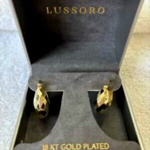 Lussoro 18k gold plated "faceted" pierced earrings New in Box